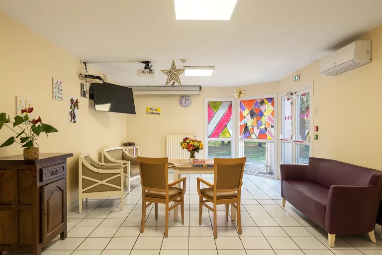 Maison de retraite médicalisée EHPAD Résidence de La Tour à La Baume-de-Transit